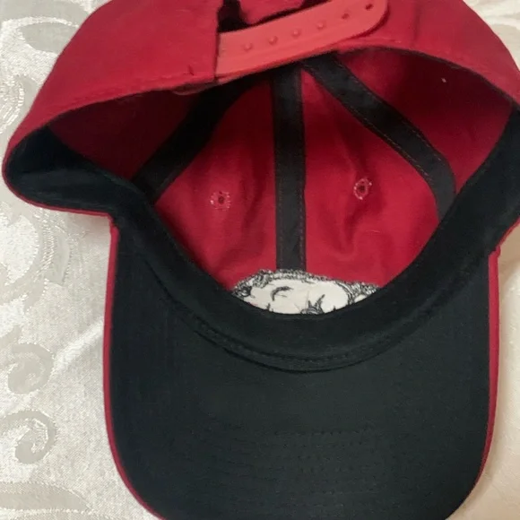 Arkansas Razorbacks Red Cap with Razorback Logo - Picture 2 of 2